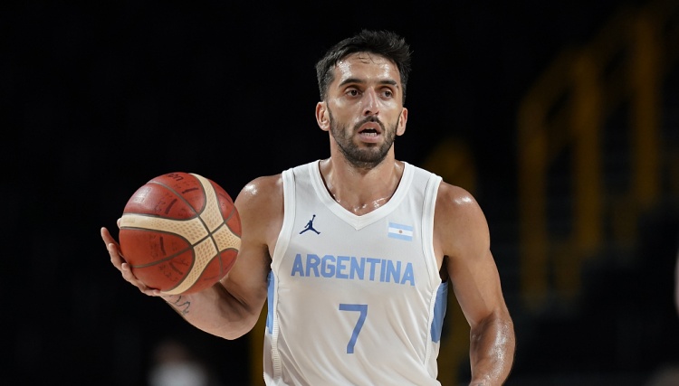 坎帕佐曝NBA球员不尊重教练:开战术会议一队友戴耳机听音乐