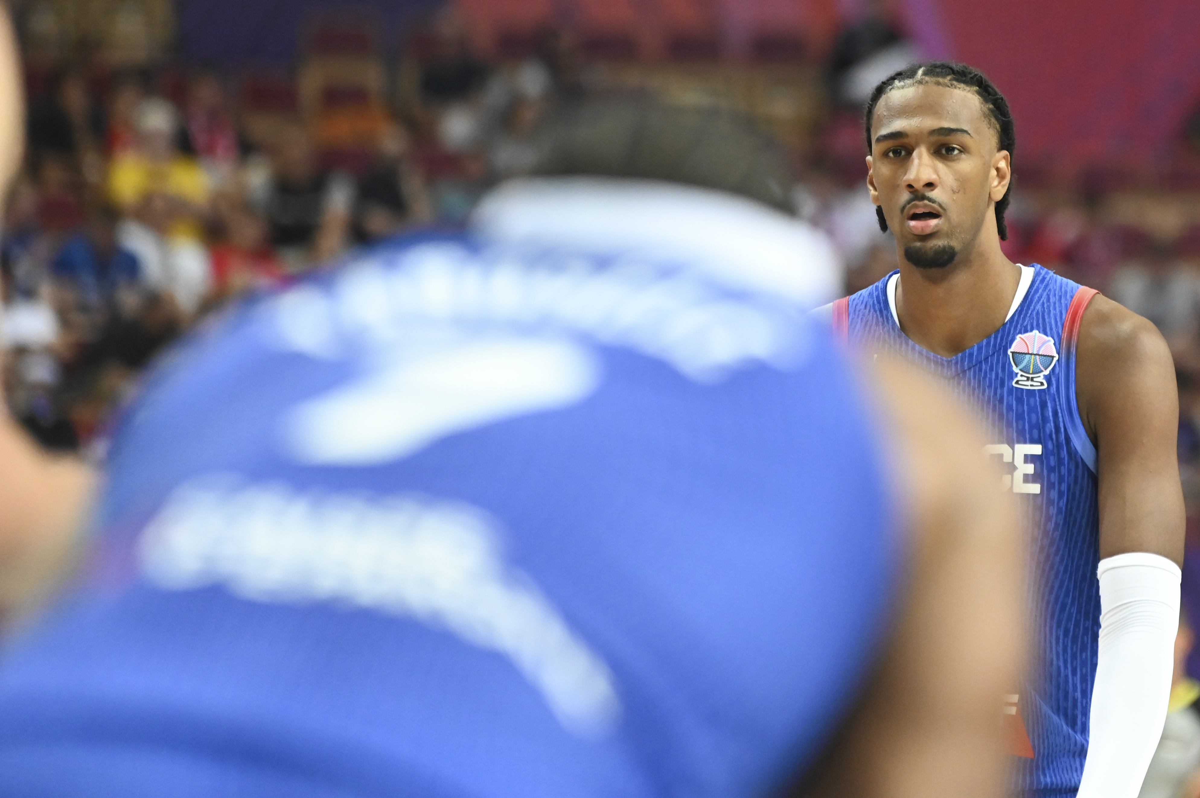 内线告急！法国男篮官方：萨尔小腿肌肉拉伤 对阵以色列不会出战